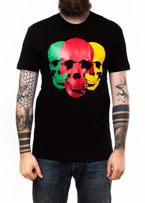 Tricou Reggae Skulls, confectionat 90% manual, din bumbac 100%, de catre brandul romanesc SkullWear. Vibrant, colorat si contrastant.