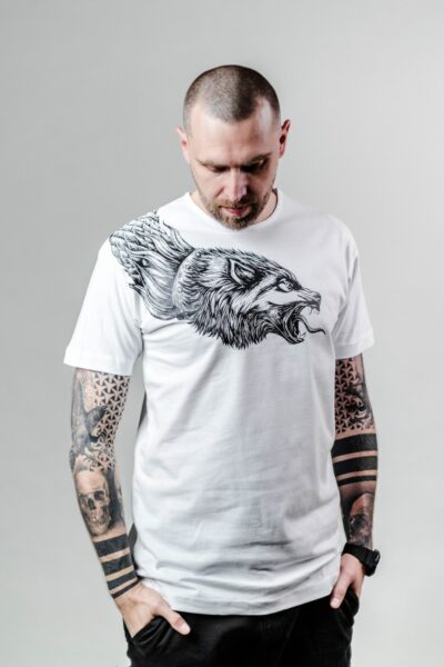 Tricou Lup Dacic, confectionat 90% manual, din bumbac 100%, by SkullWear. Lupul, faimosul simbol dacic, simbolul luptei, animalul lui Zamolxis.